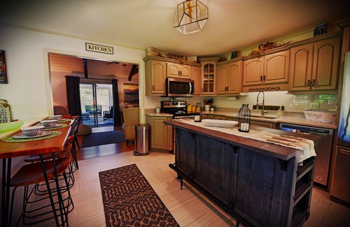 Blairsville Cabaña | LAKE NOTTELY - LAKEFRONT 4 Bedrooms - 3 Baths - Hot Tub - Private Dock