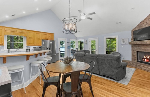 Buckhead Casa | Lake Oconee Getaway Dock Fire Pit Dog Friendly