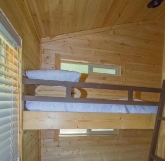 Oregon House Complejo | Lake of the Springs Camping Resort Cottage 1