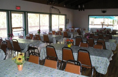 Oregon House Complejo | Lake of the Springs Camping Resort Cabin 5
