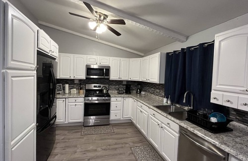 Henderson Casa | Lake Ontario Beach House Getaway-House #2