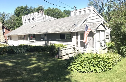 Mannsville Casa | Lago Ontario Este, capacidad para 10 personas, playa, 2 kayaks, hoguera, parrilla de gas, patio, porc