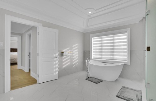 Bendale Casa | Lake Ontario Stylish Family-friendly House