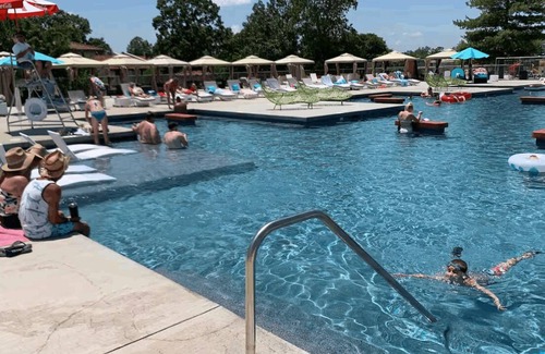 Lake Ozark Condominio | Lake Ozark-1BD/1BA-Hippo Pool, Regalia Resort, Gym, Hottub, Pool-Sleeps 2PP