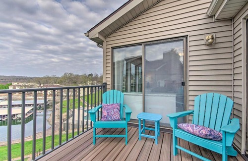 Lake Ozark Apartamento | Lake Ozark Getaway with Seasonal Pool and Deck!