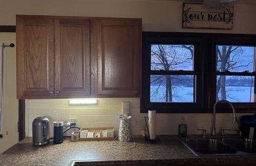 Warsaw Cabaña | Lake Palestine Paradise. Charming 2-bedroom, 1-bath cottage in Warsaw.