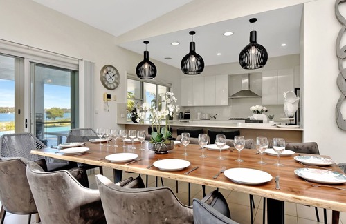 Dora Creek Casa | Lake Palm Resort Luxury Retreat absolute Waterfront on 3 acres at Lake Macquarie.