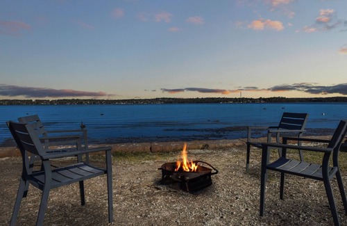Dora Creek Casa | Lake Palm Resort Luxury Retreat absolute Waterfront on 3 acres at Lake Macquarie.