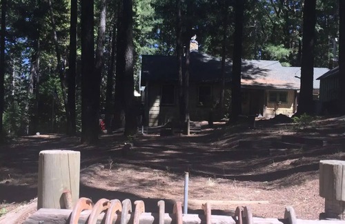 Potter Valley Cabina | Lake Pillsbury/ Hull. Mt.Cabin Studio w/bath&deck