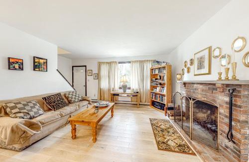 East Falmouth Casa | Lake Shore Living