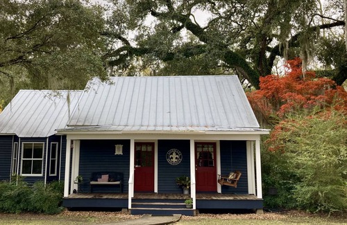 Breaux Bridge Casa | Lake Side Cottage, dos habitaciones, sala de lavandería, con cocina al aire libre