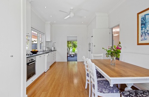 Lake Wendouree Casa | Lake side & opposite botanical gardens! Views!