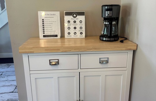 Pointe aux Roches Cabaña | Lake St. Clair Waterfront Cottage | Hot Tub Games Room Family Retreat for 8–12