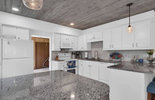 Port Sanilac Casa | Lake St Retreat: Walk to Beach, Harbor & Downtown