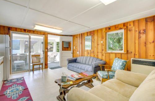 Rumney Casa | Lake Stinson Cottage with Sunroom and Shared Dock!