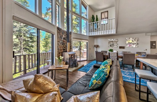 Lincoln Park Casa | MV49 Lake Tahoe Large Estate Pasos al lago con bañera de hidromasaje Gold Miner Cabin y mesa de billar