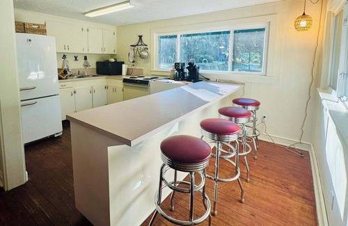 Quincy Cabaña | Lake Talquin cozy 2-bedroom cottage w/ peaceful lakeview. 35 minutes from FSU.