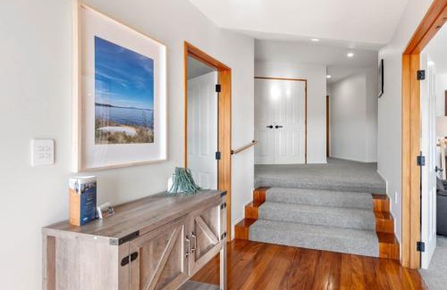 Waipahihi Casa | Lake Taupo Outlook - Table Tennis, Great Location