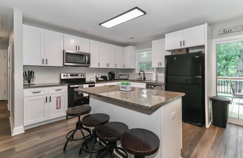 Norwood Casa | Lake Tillery Area, 4-bedroom house in charming Norwood with WiFi, Deck and AC