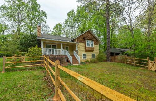Black Mountain Casa | Lake Tomahawk Getaway Pets & 3 Min. to Town!