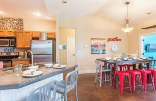 Apache Shores Casa | Lake Travis Estate W/ Awesome Pool & Outdoor Area!