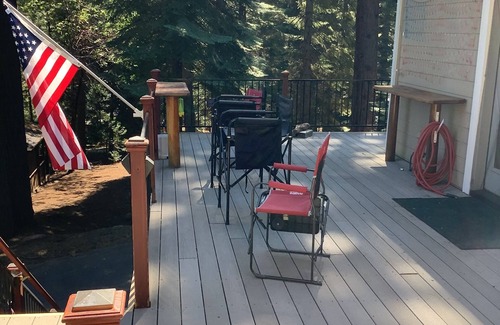Lake Almanor Country Club Cabina | Lake Almanor CC Cabin filtered lake and full mountain view