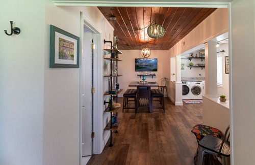 Mount Dora Casa | Lake Vibes Only ~ Intimate Lake Cottage in Mount Dora