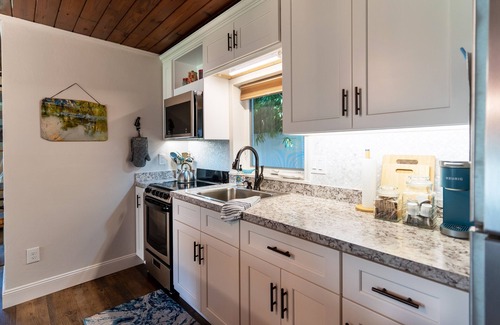 Mount Dora Casa | Lake Vibes Only ~ Intimate Lake Cottage in Mount Dora