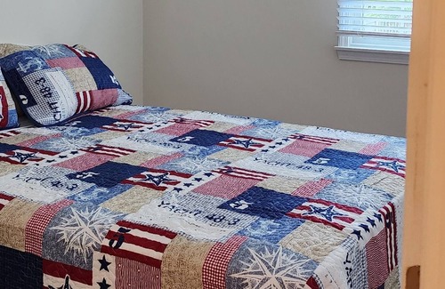 Gypsum Apartamento | Lake View and Access to the Beach Area - 3 Bedroom Apartment above Garag