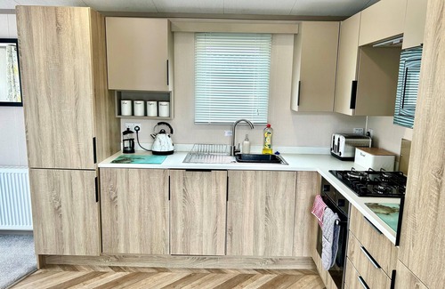 Fence Cabina | 4 Lake View, Pendle View Holiday Park. Clitheroe
