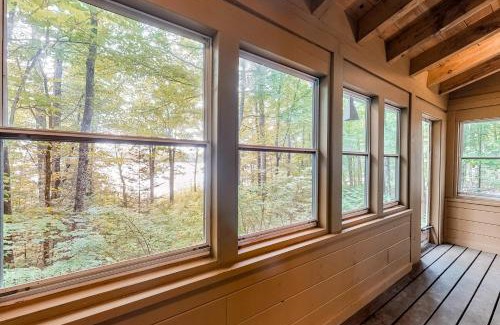 Wayne Casa | Lake View Cottage