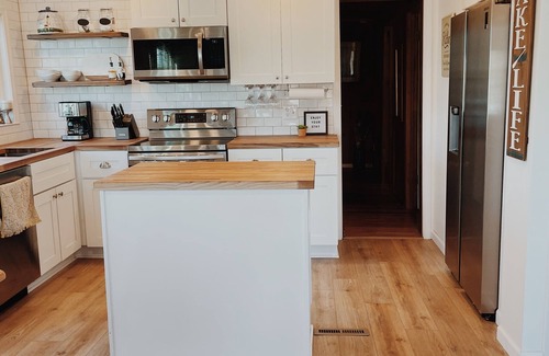 New Fairfield Casa | Lake View Cottage in Candlewood Lake Community