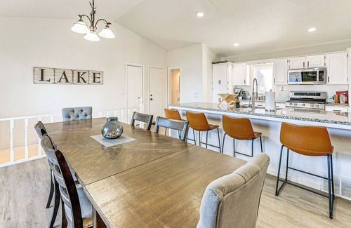 Whitehall Casa | Lake View & Deck: Group Getaway in Whitehall!