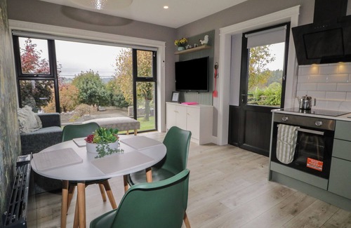 Newry Cabaña | LAKE VIEW HOUSE APARTMENT in Camlough, Northern Ireland