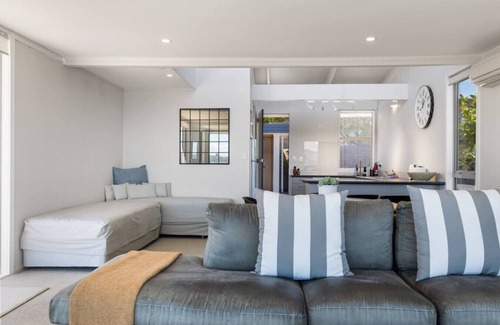 Waipahihi Casa | Lake View Magic | 2BR Gem w/ Thermal Pool & Deck Overlooking the Lake
