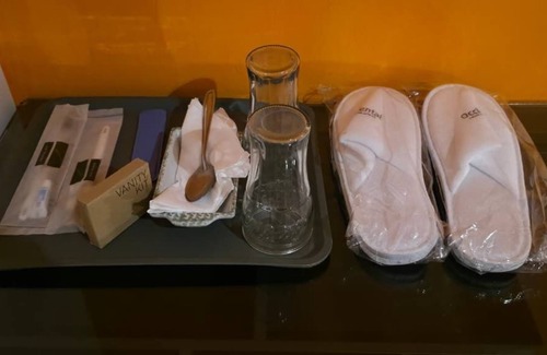 Uswetakeiyawa Hotel | Lake View Resort by Tropicube