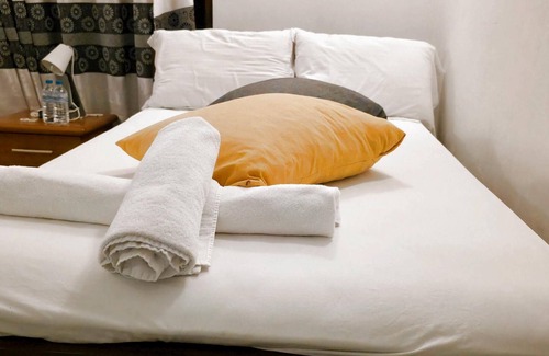 Uswetakeiyawa Hotel | Lake View Resort by Tropicube