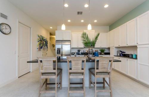 Davenport Casa | Lake View Retreat W Pool Near Disneyparks