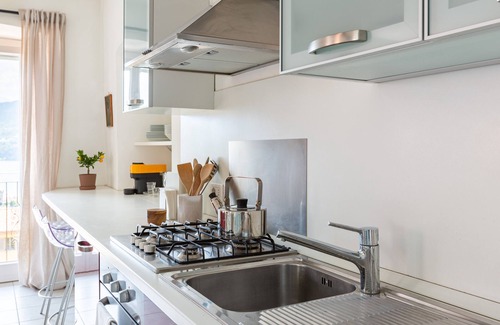 Azzano Apartamento | Lake View Terrace Apartment