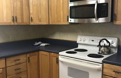 Mount Ida Cabaña | Lake view two bedroom, two bath Harbor North luxuryloft cottage with private hot tub overlooking Lake Ouachita. by RedAwning