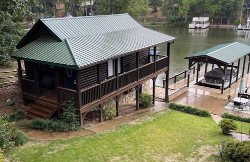 New London Cabina | Lake View Villa