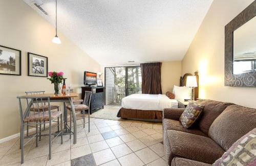 Acme Apartamento | Lake Views at The Shores Great Location