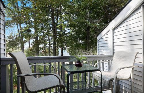Acme Apartamento | Lake Views at The Shores Great Location