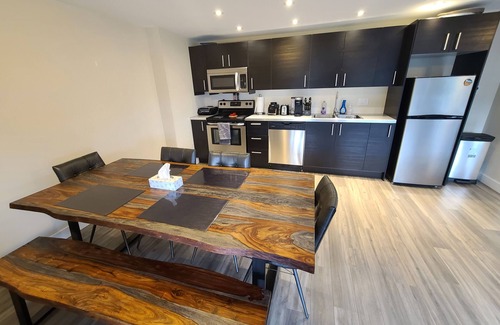 Vernon Casa | Lake views beautiful 4 bedroom , 2 living rooms home with hot tub.