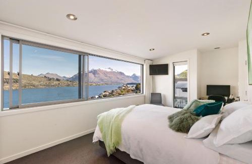 Frankton Casa | Lake Views on De La Mare Place, 3 BDR, Free Wi-Fi & Parking