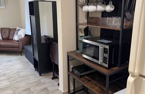 Leesburg Cabaña | Lake Views-Screened Porch- close to the Villages charming cottage in Leesburg