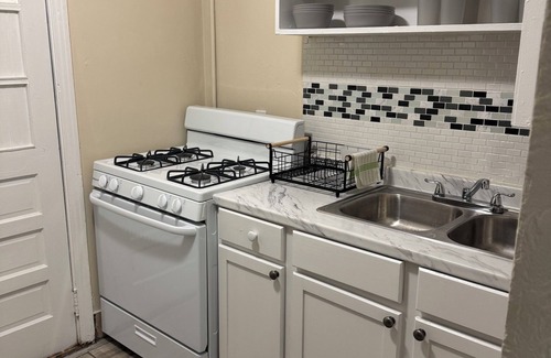 Leesburg Cabaña | Lake Views-Screened Porch- close to the Villages charming cottage in Leesburg