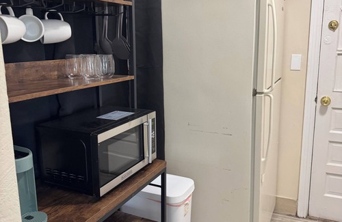 Leesburg Cabaña | Lake Views-Screened Porch- close to the Villages charming cottage in Leesburg