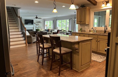 Northport Casa | Lake Vista Retreat 5 Bedrooms 3.5 baths