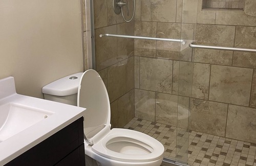 Syracuse Condominio | Lake Wawasee Condo with Pool